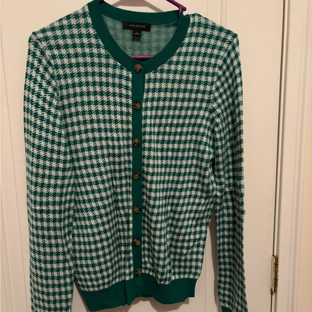 Ann Taylor Green Houndstooth Cardigan women’s size medium NWOT